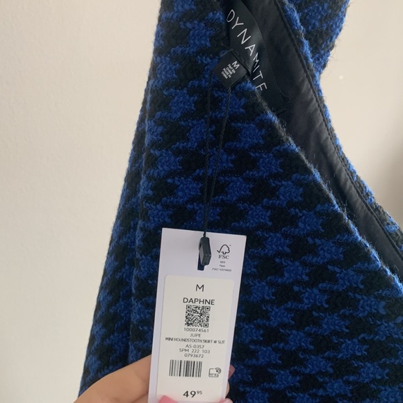 Mini Houndstooth skirt with slit from Dynamite - Picture 4 of 6